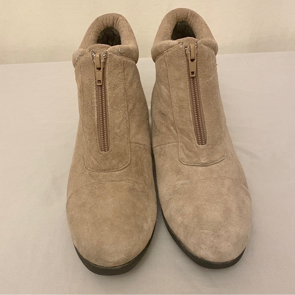 Beacon Leaf Embroidered Suede Leather Booties Womens Ankle Boots Size 8.5 Beige - Picture 4 of 13